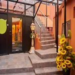 R Guesthouse